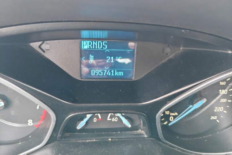 Used Ford Focus 2017 Sedan 1.6L Automatic Fashion Edition Smart Drive Version Odometer Close Up