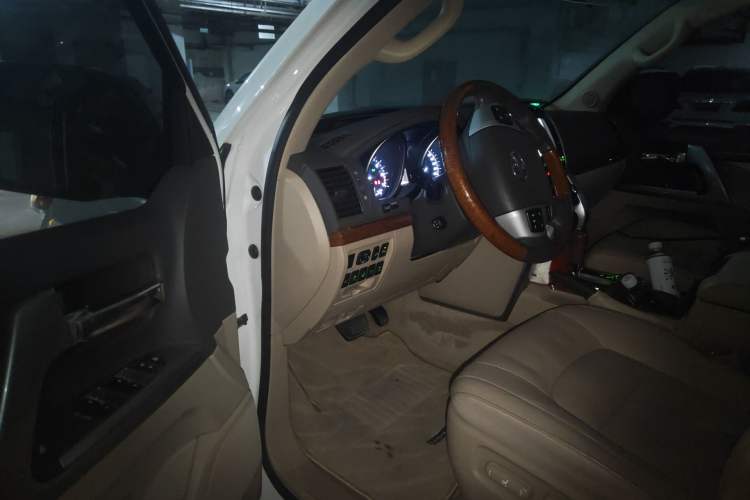 Used Toyota Land Cruiser 2012 4.6L Automatic VX-R Driver Seat