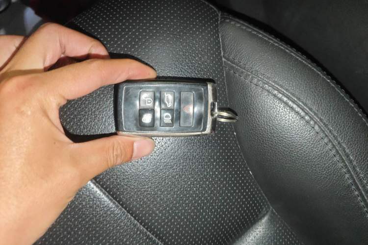 Used Land Rover Discovery 2020 3.0 SC V6 SE Vehicle Key