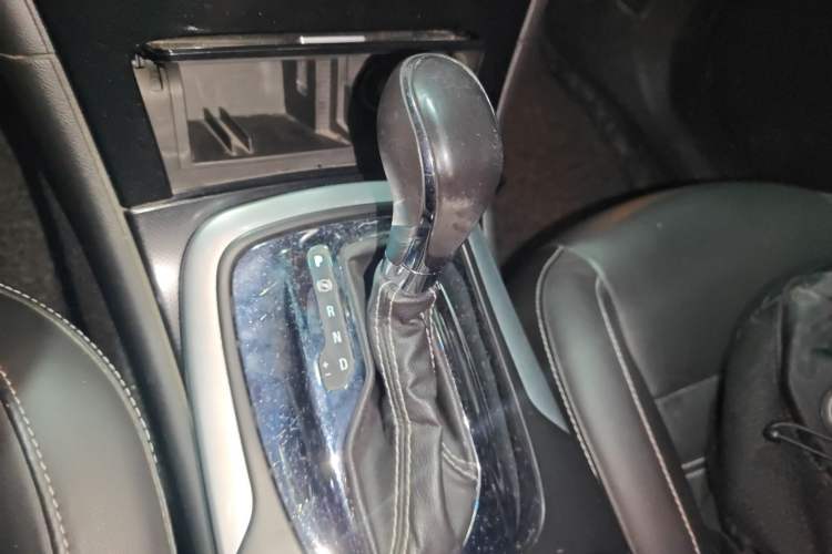 Used Buick Regal 2014 1.6T Fashionable Tech Edition Gear Lever