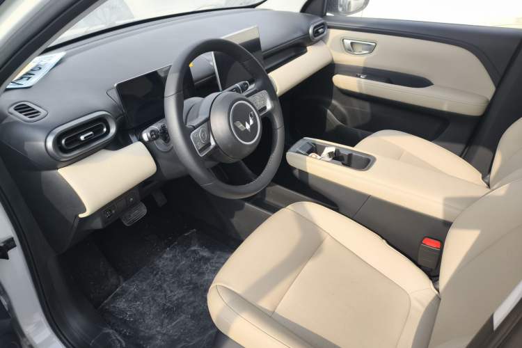 Used Wuling Bingo PLUS 2024 330 km Range Five-Seater Version
