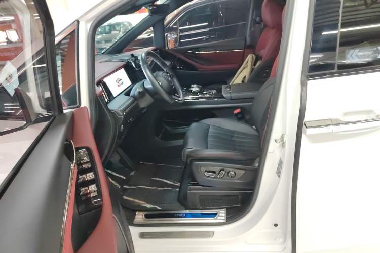 Used GAC Trumpchi M8 2023 Zongshi Series Dual-Motor Supreme Edition