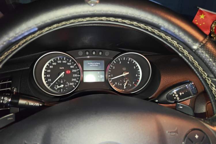 Used Mercedes-Benz R-Class 2014 R 320 4MATIC Business Model Instrument Cluster