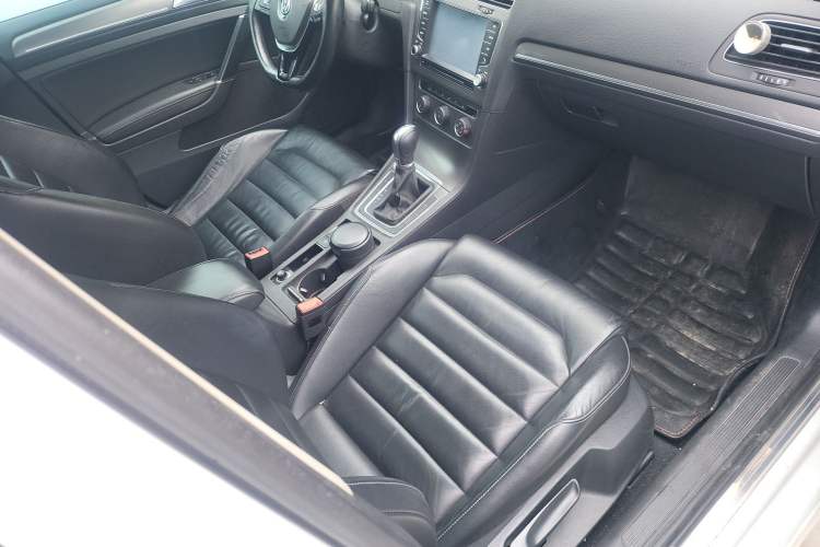 Used Volkswagen Golf 2016 230TSI Automatic Luxury Version Right Front Seat