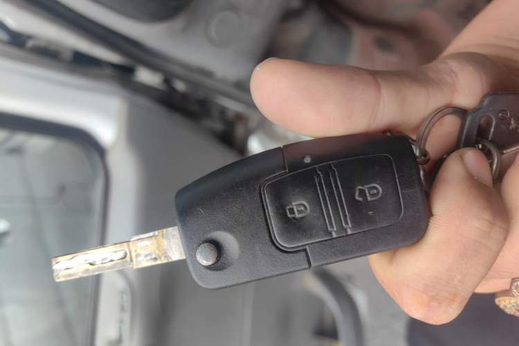 Used JMC Transit 2017 2.8T Commercial Version Short Wheelbase Mid-Roof 6/7/8-Seater JX493 Vehicle Key