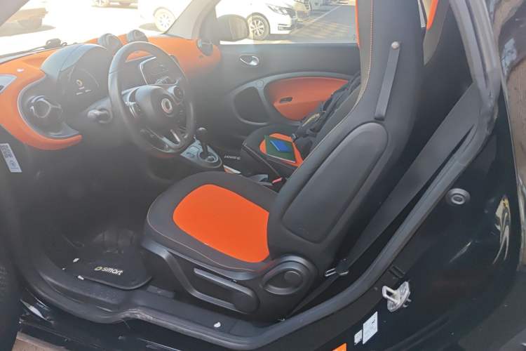 Used smart fortwo 2015 1.0L 52 kW Hardtop Passion Edition Left Rear Seat