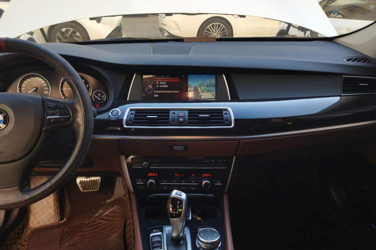 Used BMW 5 Series GT 2015 528i Leading Model
