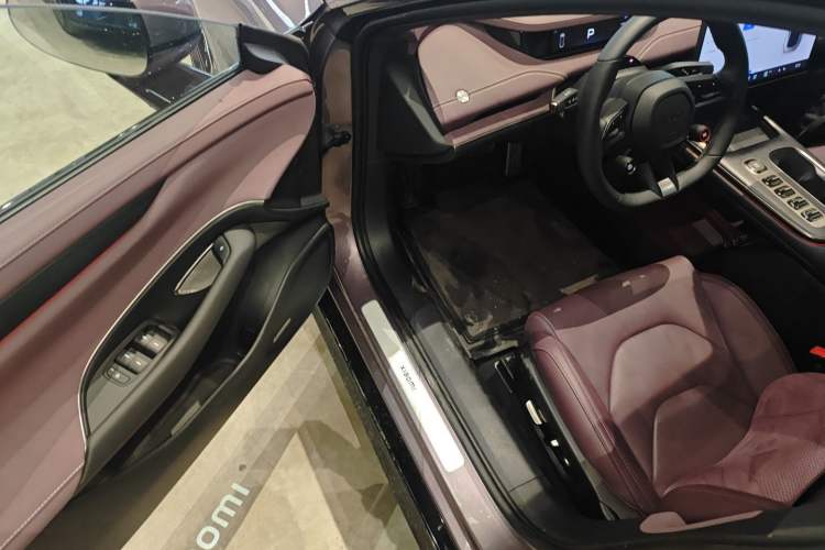 Used Xiaomi Auto SU7 2024 Four-Wheel Drive Ultra-Long Range Advanced Intelligent Driving Max Edition
