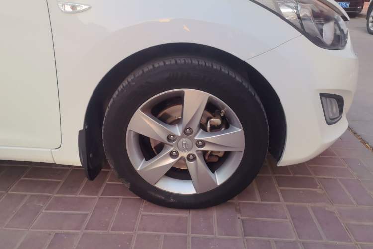 Used Hyundai Elantra (5th Generation / Langdong) 2012 1.6L Automatic Fashion Edition Right Front Wheel Hub