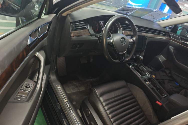 Used Volkswagen Magotan 2019 330TSI DSG Luxury Version China VI Standard Driver Seat