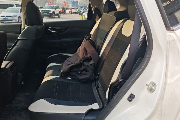 Used Nissan X-Trail 2023 Classic 2.0L Two-Wheel Drive Smart Connect Premium Edition
