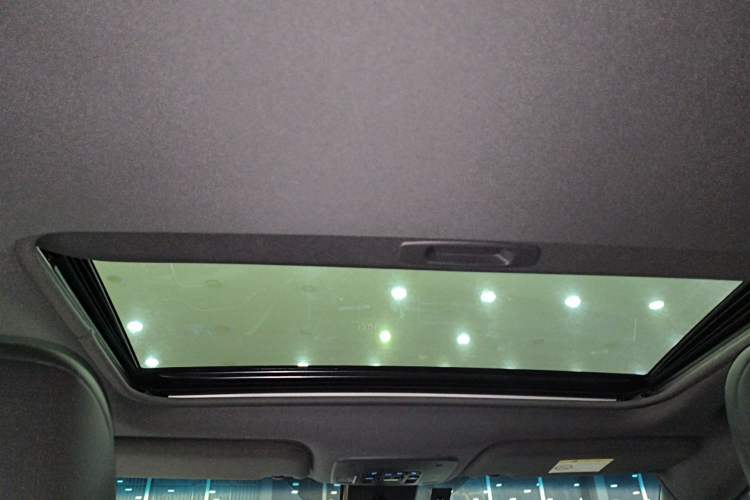 Used Toyota Avalon 2022 2.0L XLE Premium Edition Headliner