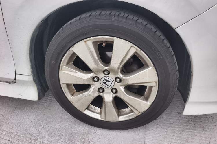 Used Honda Jade 2013 1.8L automatic Comfort version 5 seats Right Front Wheel Hub