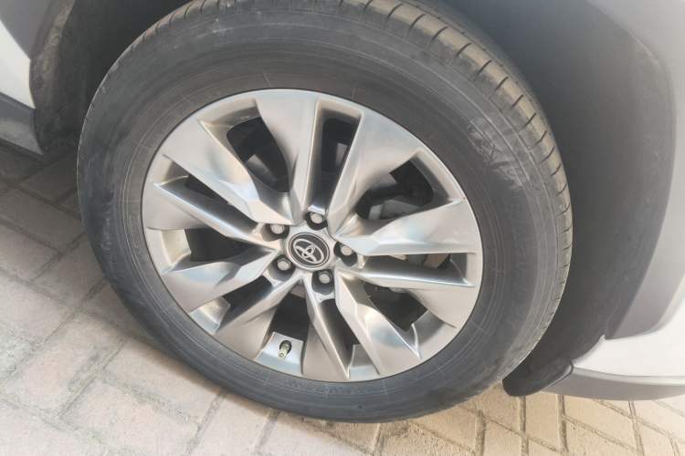 Used Toyota Wildlander 2022 2.0L CVT 4x4 Luxury PLUS Edition Right Front Wheel Hub