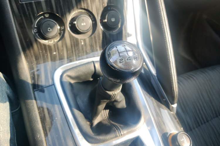 Used Peugeot 3008 2015 2.0L Manual Classic Edition
