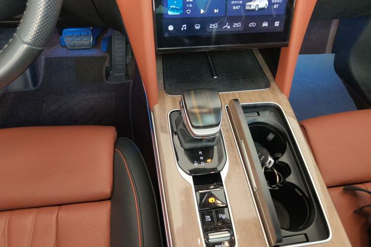 Used Hongqi HS7 2023 2.0T Automatic All-Wheel Drive Flagship Edition 7 Seats
