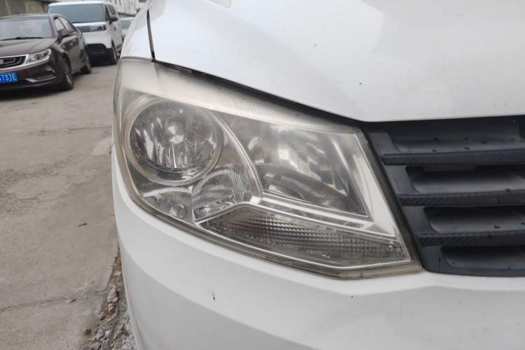 Used Dongfeng Fengon 330 2014 1.5L Manual Standard Edition DK15-02 Right Front Headlight