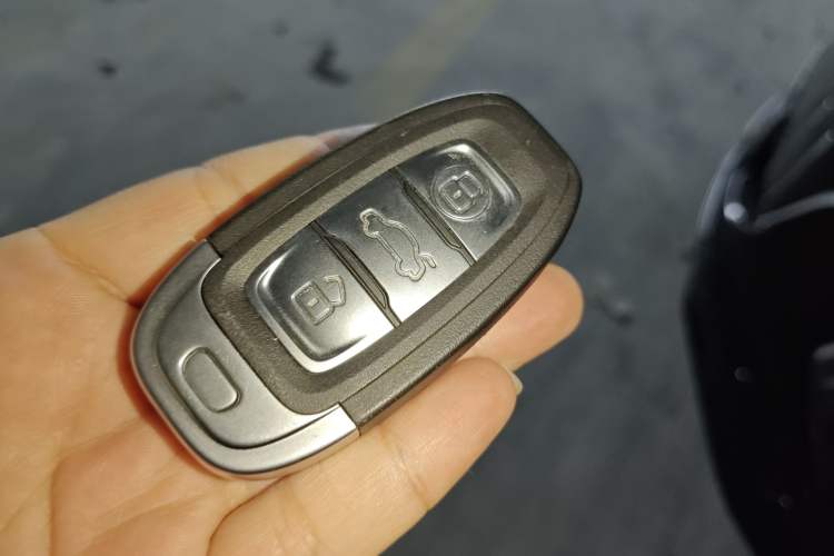 Used Hongqi E-QM5 2023 Base Travel Edition
