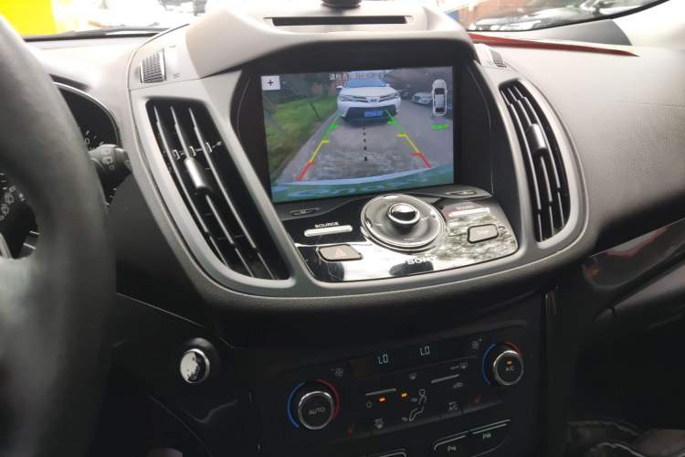 Used Ford Kuga 2017 EcoBoost 245 Four-Wheel-Drive Sport Model Audio And AC Panel