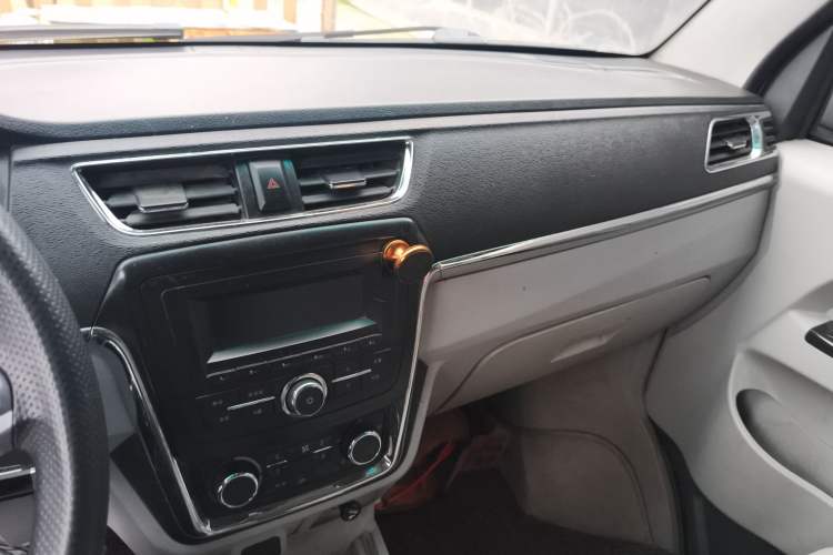 Used Jinbei New Hiace X30L 2016 1.5L Wealth Edition Van DLCG14 Audio And AC Panel