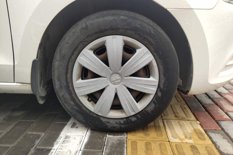 Used Volkswagen Jetta 2015 Zhuihui Edition 1.4L Manual Fashion Model Right Front Wheel Hub