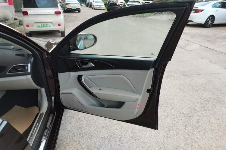 Used Zotye Z700 2016 1.8T DCT Elegant Version
