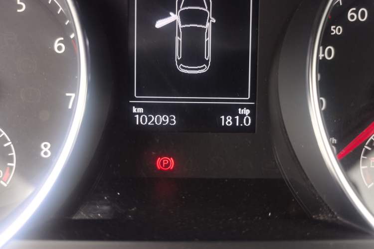 Used Volkswagen Golf 2014 1.4TSI Automatic Comfort Model Odometer Close Up