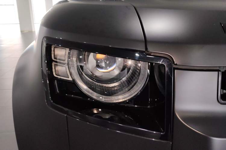 Used Land Rover Defender 2025 110 3.0T P400 X Exterior 3