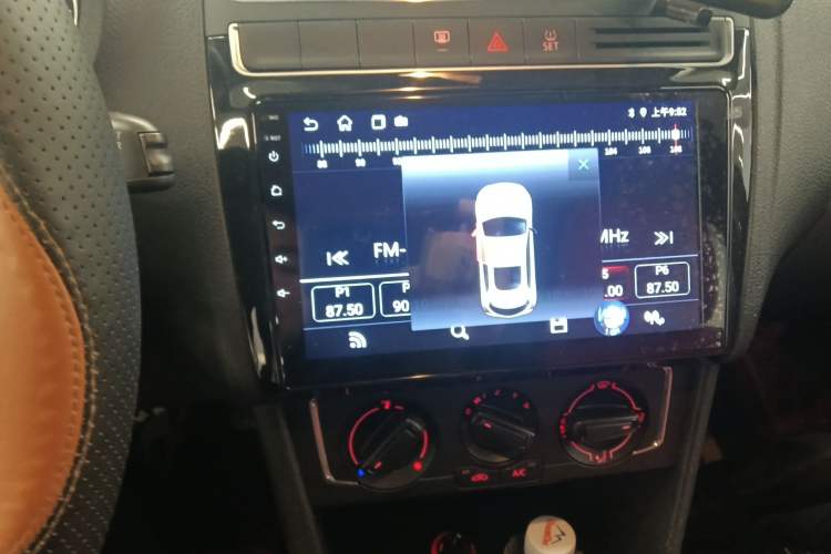 Used Volkswagen Polo 2014 1.4L Automatic Comfort Edition Audio And AC Panel