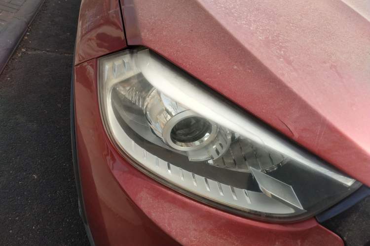 Used Brilliance V3 2016 1.5L Manual Comfort Model Right Front Headlight