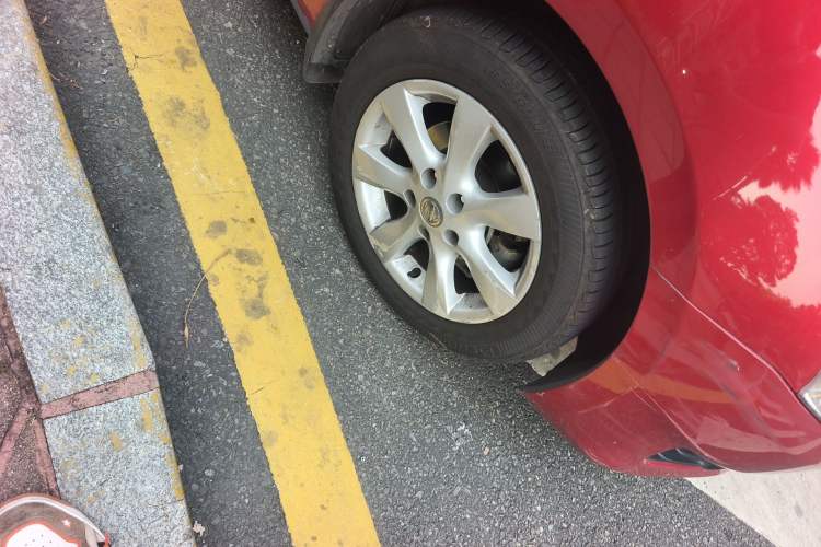 Used Nissan Tiida 2011 1.6L CVT Smart Version Right Front Wheel Hub