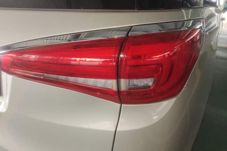 Used Buick GL8 2017 ES 28T Luxury Model China V Standard Right Rear Taillight