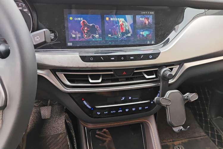 Used CHANGAN CS35PLUS 2018 1.6L Manual Cool Edition China V Standard Audio And AC Panel