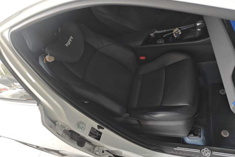 Used Toyota C-HR 2023 2.0L Luxury Edition Right Front Seat