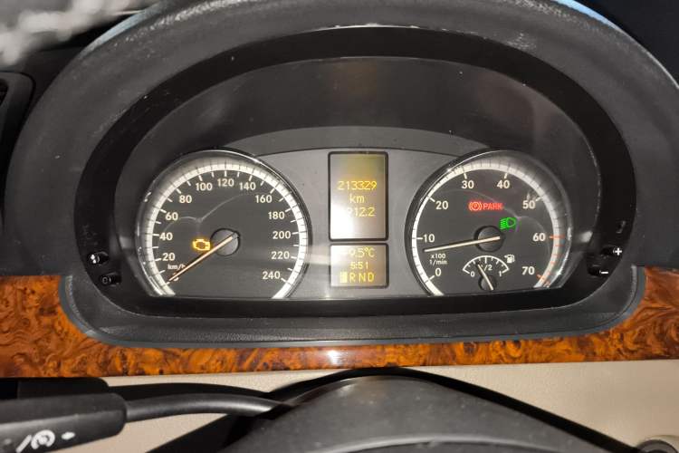 Used Mercedes-Benz Viano 2011 2.5L Navigator Edition
