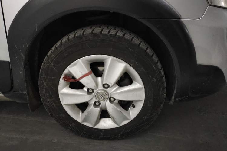 Used Nissan Livina 2010 JINRUI Edition 1.6L Manual Smart Model Right Front Wheel Hub