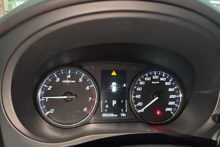 Used Mitsubishi Outlander 2019 2.0L Two-Wheel Drive Comfort Edition 7-Seater China VI Standard
