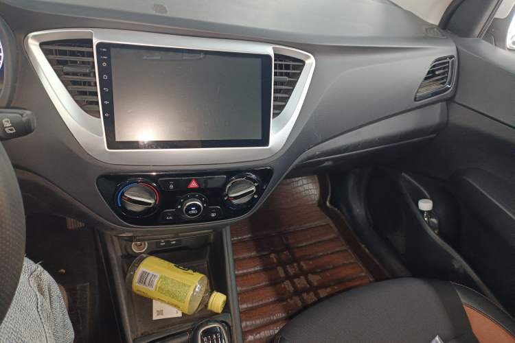 Used Hyundai Verna RV 2017 1.4L Manual Cool Edition GLS China V Emission Standard
