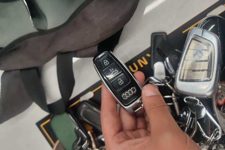 Used Audi A8 2022 A8L 50 TFSI quattro Comfort Edition Collector's Model Vehicle Key