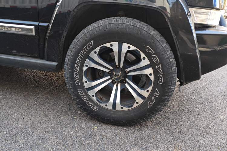 Used Jeep Commander Classic 2007 4.7 Right Front Wheel Hub