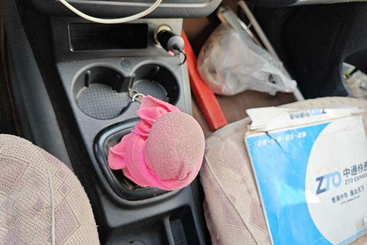 Used Dongfeng Fengon 330 2014 1.5L Manual Utility Version DK15 Gear Lever