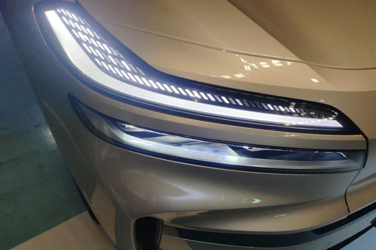 Used ONVO Luxeed L90 2025 Model—Ultra Six-Seater Version