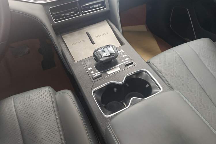 Used BYD Song L DM-i 2025 Intelligent Driving Version 112 km Leading Trim Gear Lever