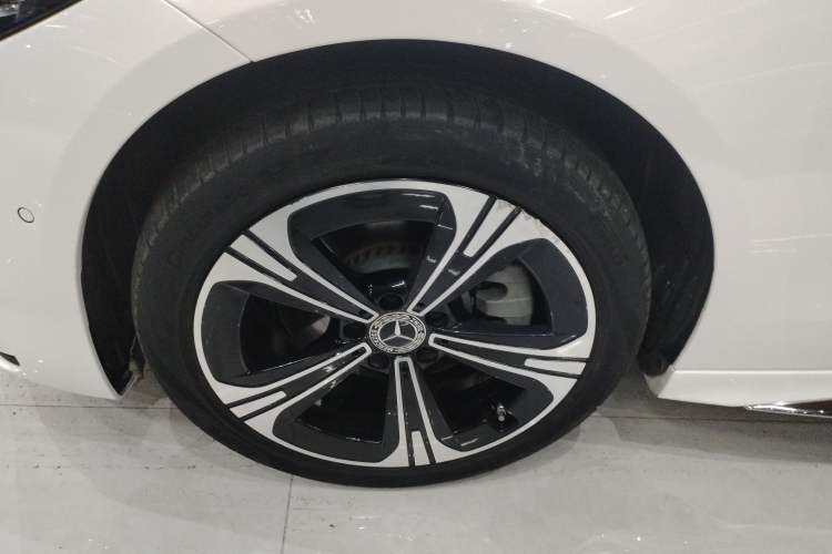 Used Mercedes-Benz C-Class 2022 Revised C 260 L Starry Night Sport Edition Left Front Wheel Hub