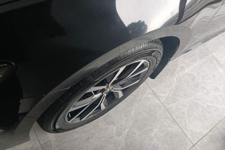 Used Volkswagen Magotan 2020 330TSI DSG Leading Model Left Front Wheel Hub