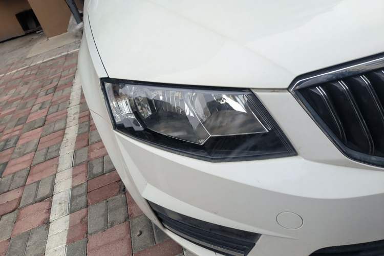 Used Skoda Octavia 2016 1.6L Manual Smart Drive Version
