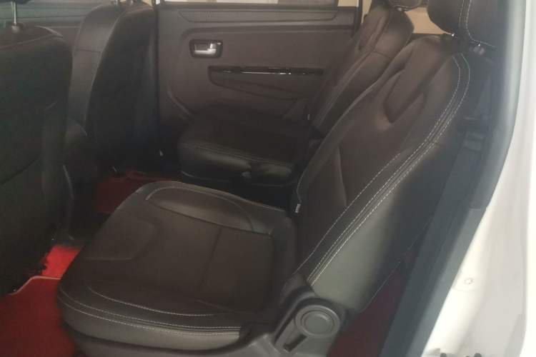 Used Dongfeng Fengon 330 2019 1.5L 330S Manual Comfort Version China VI Standard
