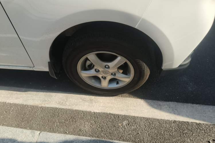 Used CHANGAN KAICHENG Ounuo S 2023 1.5L Deluxe Edition Dual-Steaming Air-Conditioned Passenger Van JL473QG 7 Seats Right Front Wheel Hub