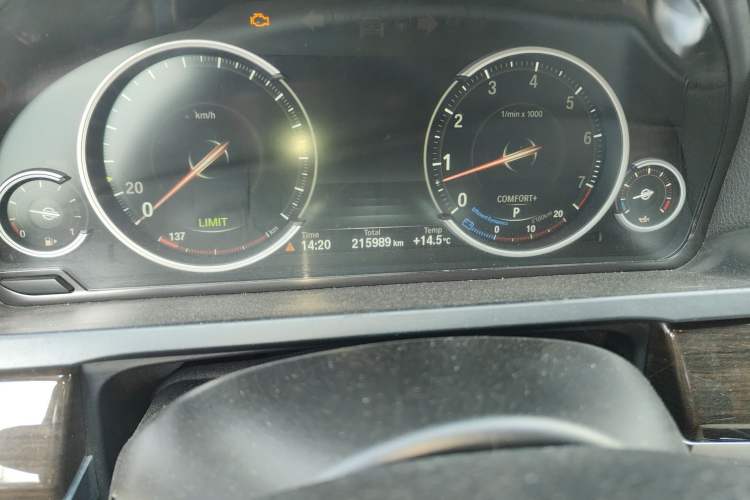 Used BMW 7 Series 2013 740Li Leading Model Odometer Close Up