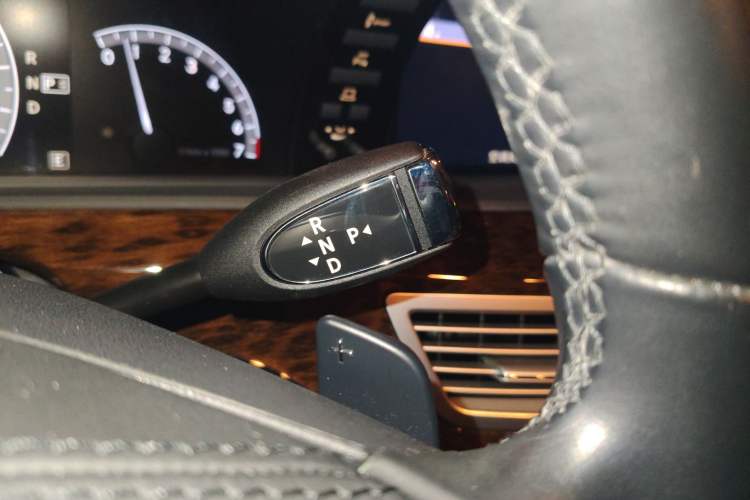 Used Mercedes-Benz S-Class 2012 S 300 L Business Standard Model
